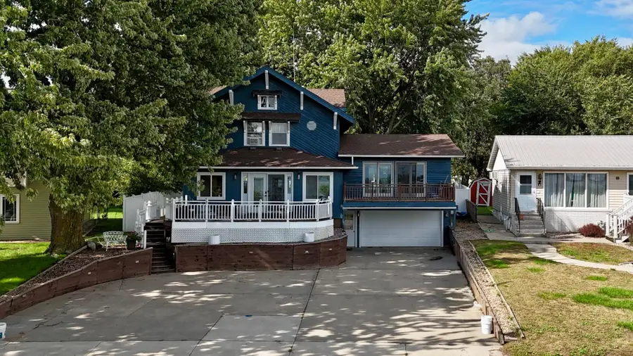 506 W Lake Avenue, Worthington, MN 56187 - #2