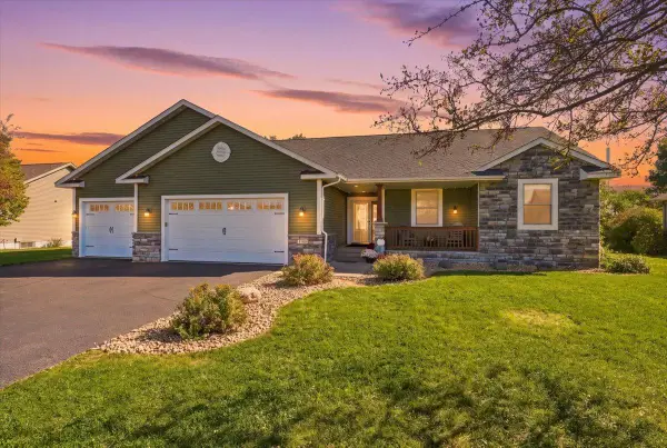 1328 Creekwood Drive, New Richmond, WI 54017