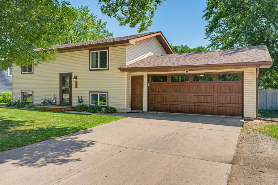 745 Dale Street Sw, Hutchinson, MN 55350 - #2