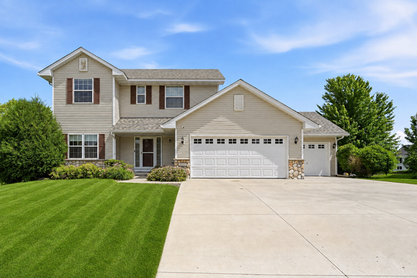 2410 Meadow Drive, Buffalo, MN 55313