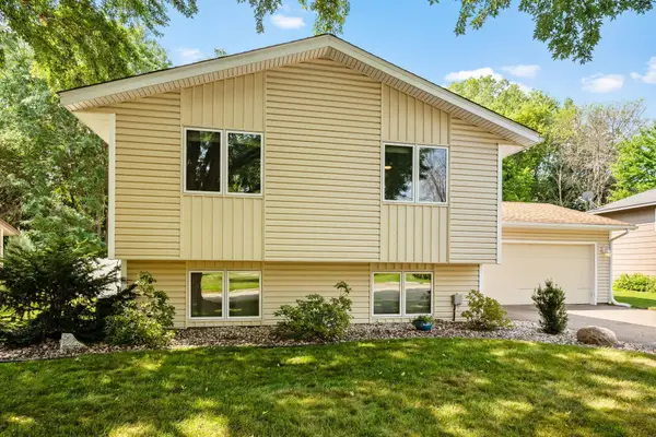 717 Dresden Drive, Chaska, MN 55318