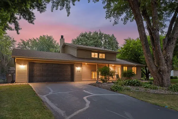 514 Laredo Lane, Chanhassen, MN 55317