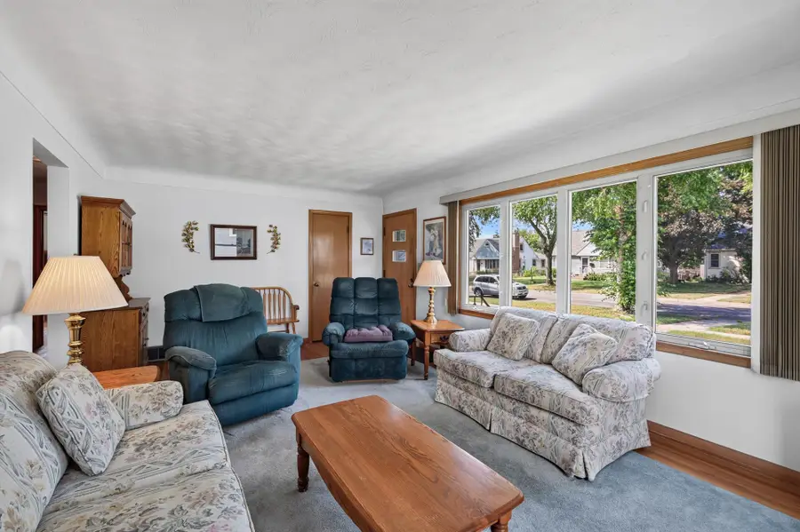 1582 Hoyt Avenue E, Saint Paul, MN 55106 - #2