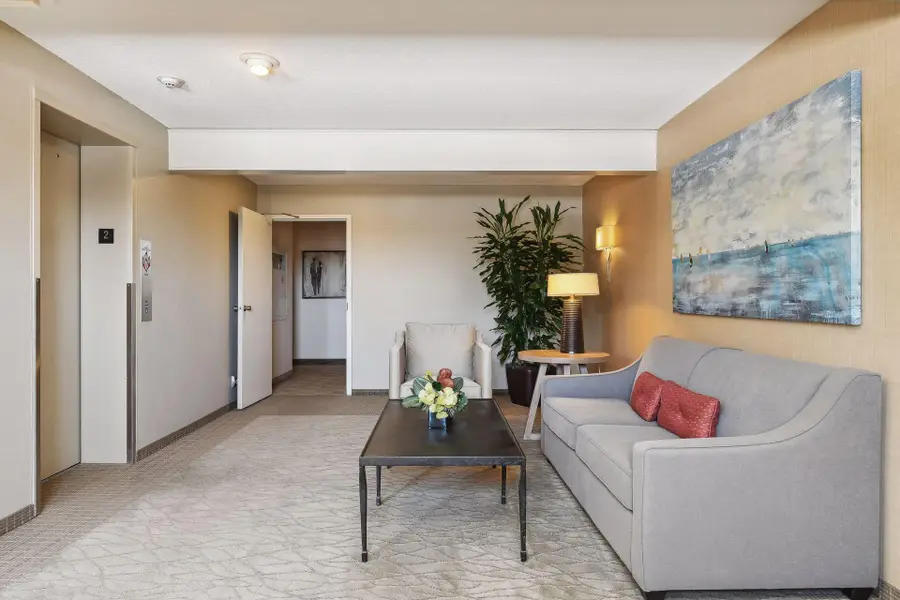215 Barry Avenue S #112, Wayzata, MN 55391 - #2