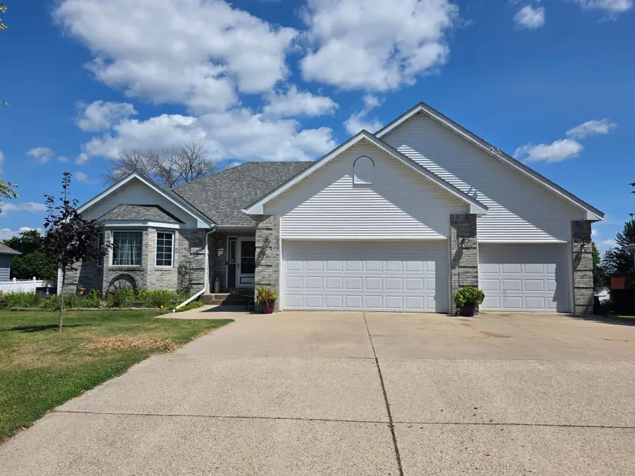 109 Anglewood Drive, Kenyon, MN 55946 - #2