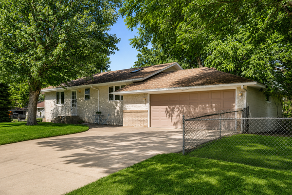 558 113th Lane Nw, Minneapolis, MN 55448