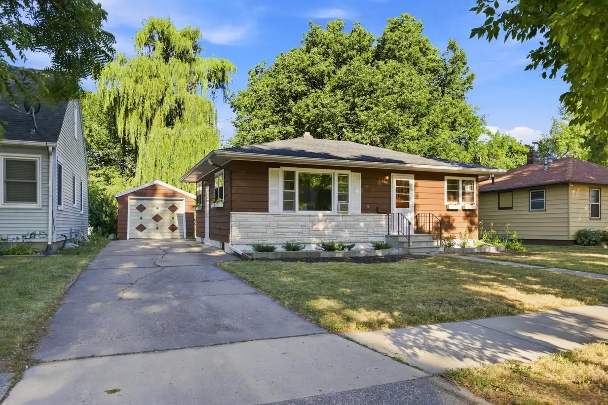 1507 14th Street S, Fargo, ND 58103 - #1