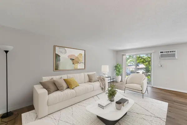 3540 Hennepin Avenue S #218, Minneapolis, MN 55408