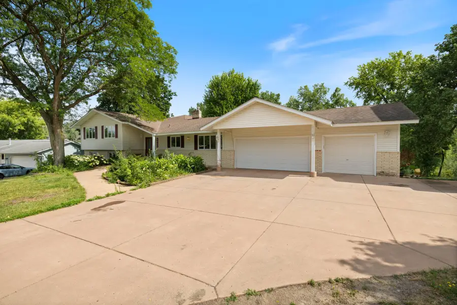 2305 S Skyline Drive S, Burnsville, MN 55337 - #2