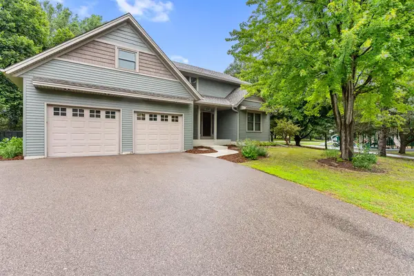 824 Springhill Drive, Burnsville, MN 55306
