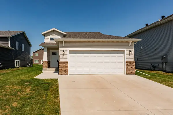 1240 Rachel Drive W, West Fargo, ND 58078