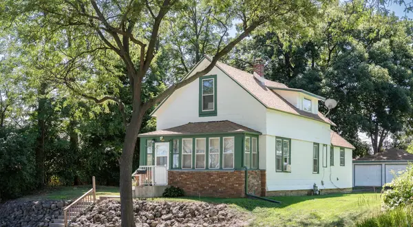 568 Lawson Avenue W, Saint Paul, MN 55117