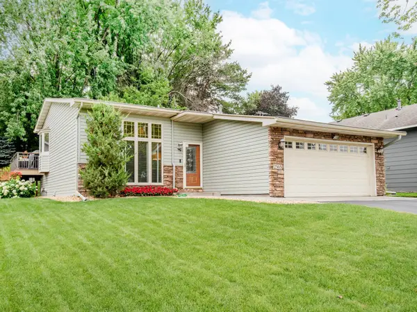 2565 Cochrane Drive, Woodbury, MN 55125