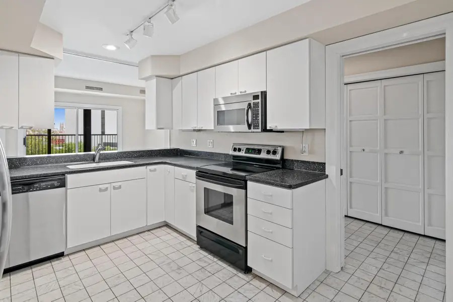 1235 Yale Place #808, Minneapolis, MN 55403 - #2