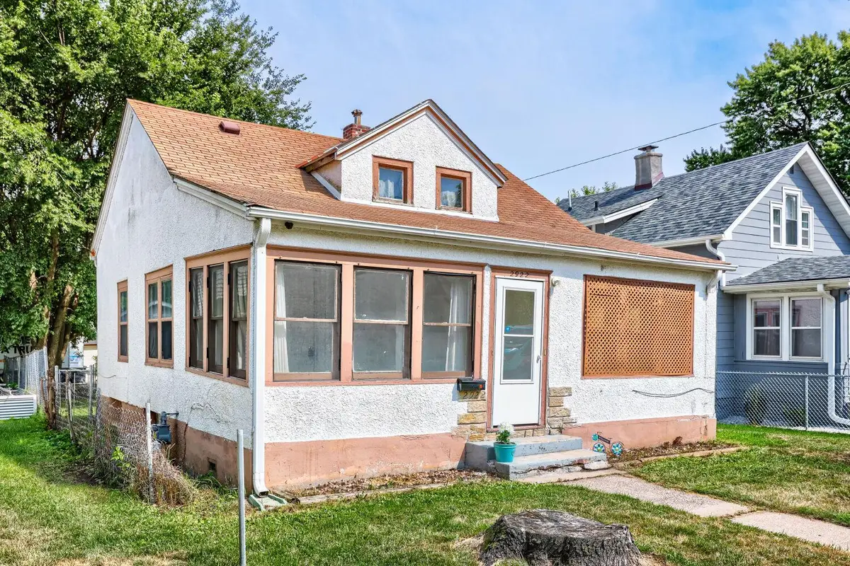 2922 Sheridan Avenue N, Minneapolis, MN 55411 - #1