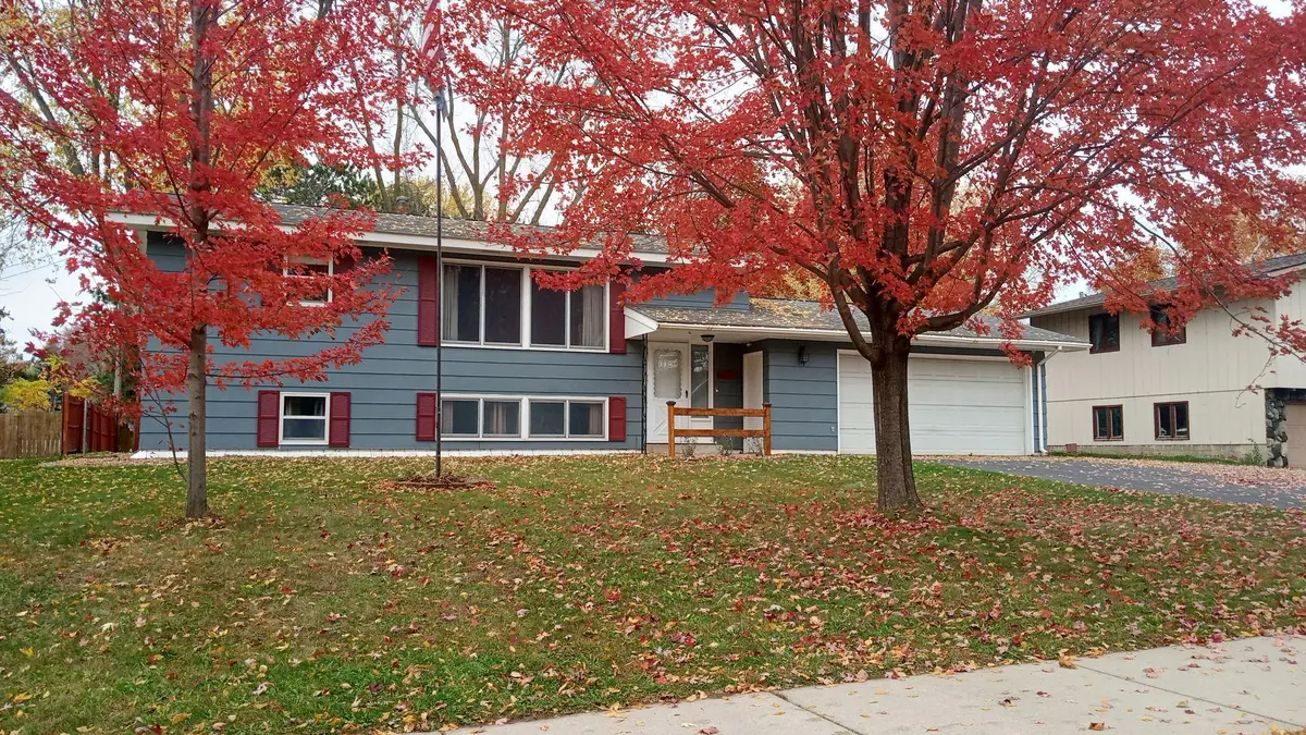 967 6th Avenue N, Sauk Rapids, MN 56379 - #1