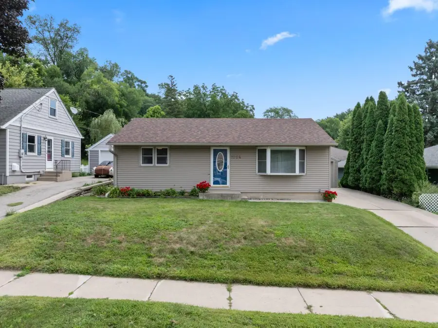 1004 14th Avenue Ne, Rochester, MN 55906 - #2