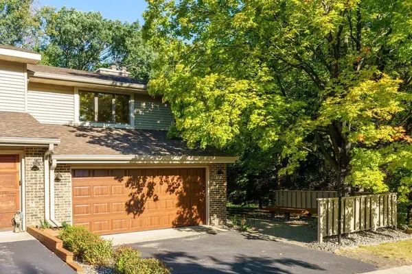 563 Sterling Street S, Maplewood, MN 55119