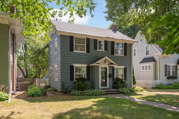 2194 Stanford Avenue, Saint Paul, MN 55105