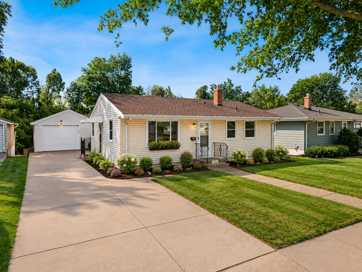 2156 Hawthorne Avenue E, Saint Paul, MN 55119 - #1