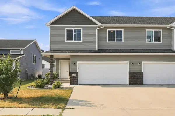 935 Eaglewood Avenue W, West Fargo, ND 58078