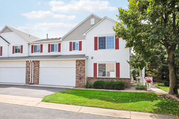 10881 Oak Grove Circle #B, Woodbury, MN 55129