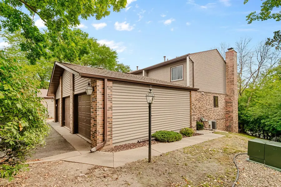 2420 Mendelssohn Lane N #5, Golden Valley, MN 55427 - #3