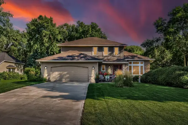 2277 Moreland Court E, Maplewood, MN 55119