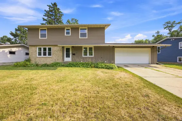 1002 24th Avenue S, Fargo, ND 58103