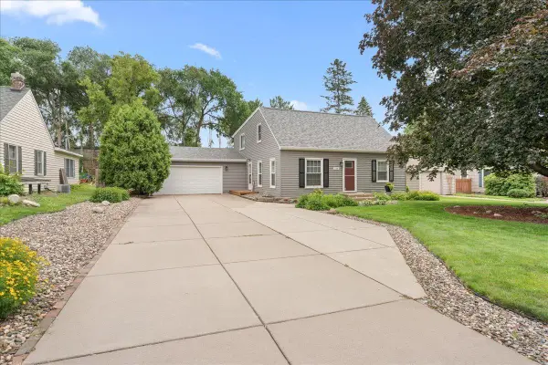 198 Ferndale Street N, Maplewood, MN 55119