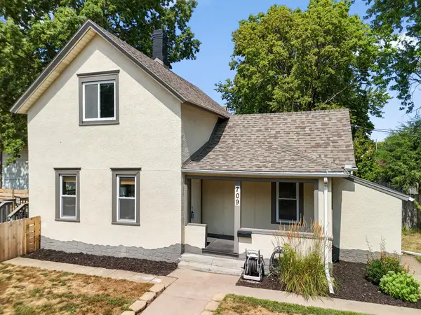 709 24th Avenue Ne, Minneapolis, MN 55418
