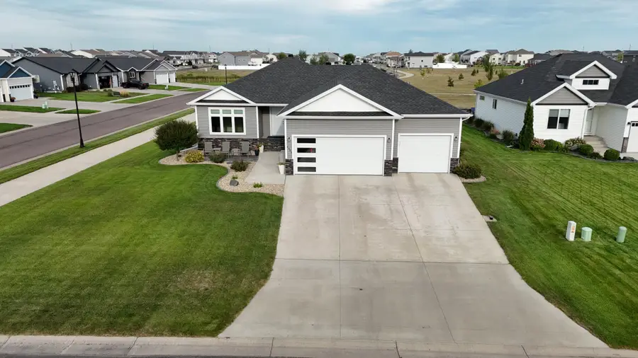 6464 59th Avenue S, Fargo, ND 58104 - #3