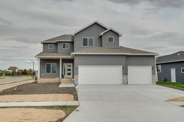 2534 Golden Lane S, Fargo, ND 58104