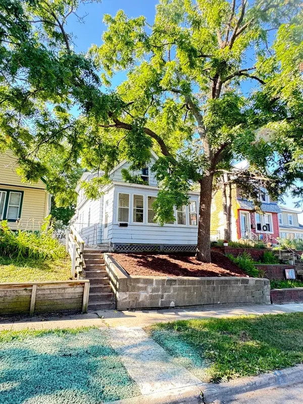 486 Lawson Avenue W, Saint Paul, MN 55117