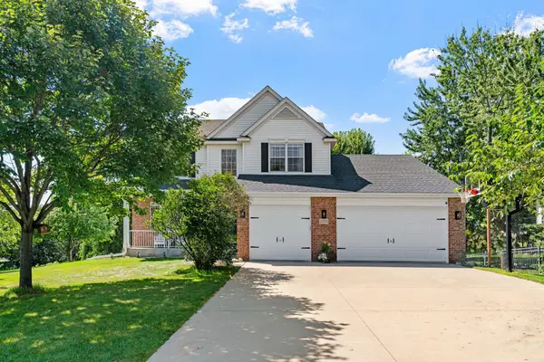 2051 Highgate Circle, Chanhassen, MN 55317