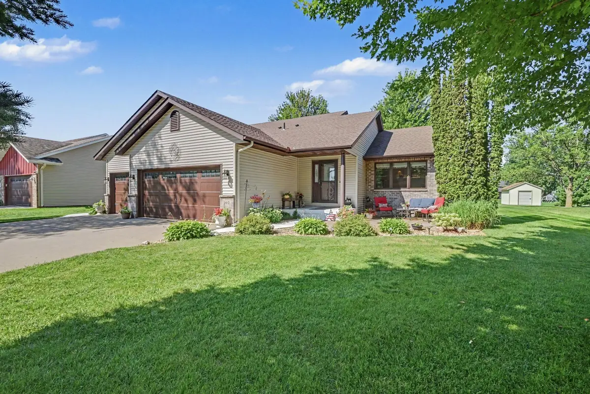 207 10th Avenue Nw, Lonsdale, MN 55046 - #1