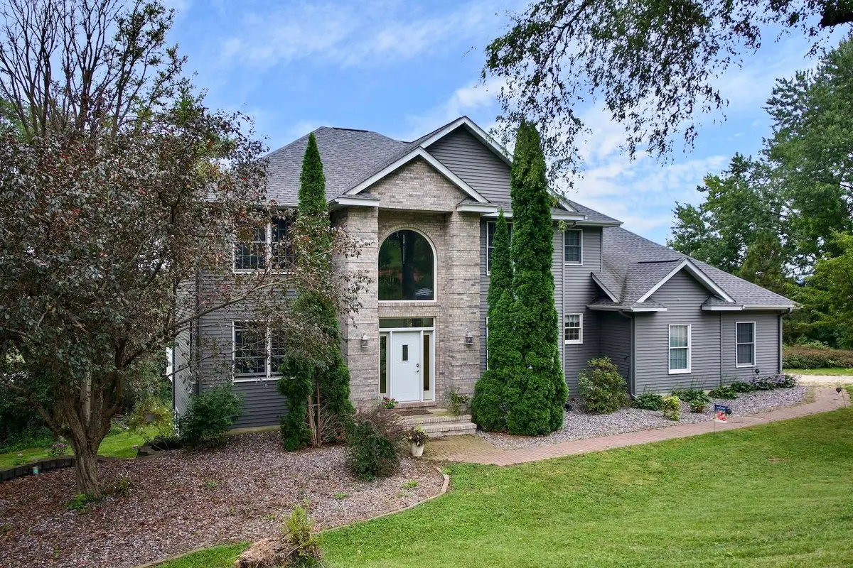 W157 Thomas Road, Fountain City, WI 54629 - #1