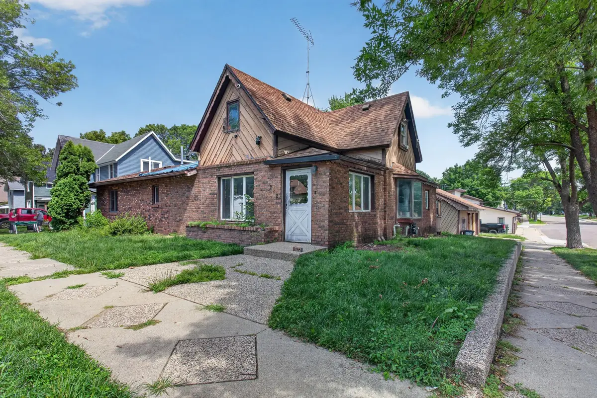 202 N Lincoln Street, Lake Crystal, MN 56055 - #1