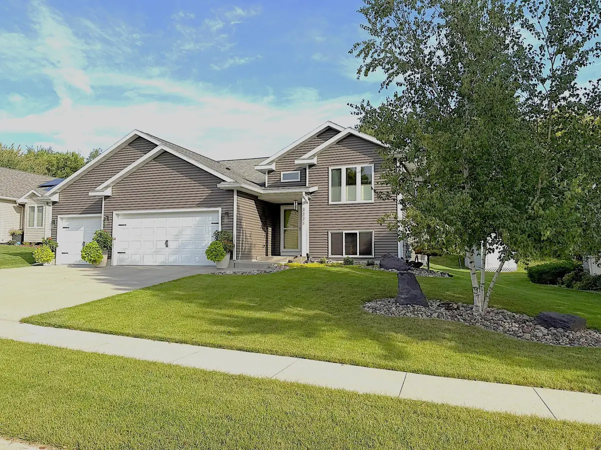 3221 Lakeridge Drive Nw, Rochester, MN 55901 - #1
