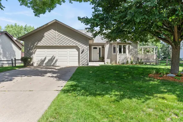987 Kettle Creek Road, Eagan, MN 55123