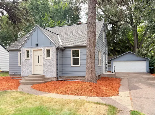 1896 Glenpaul Avenue, Arden Hills, MN 55112