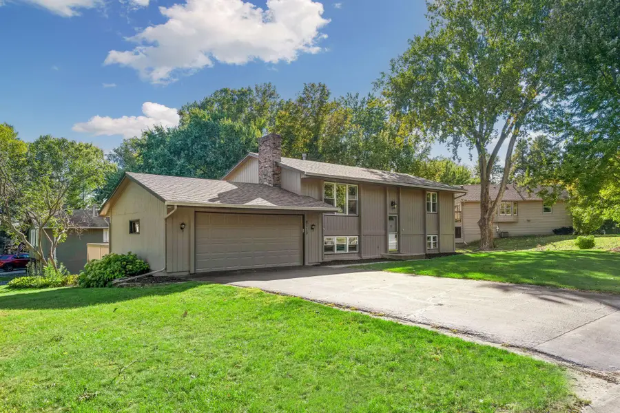 8113 Dakota Lane, Chanhassen, MN 55317 - #2