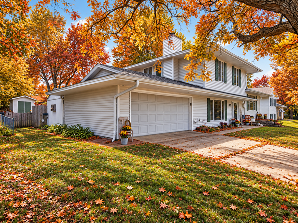 1094 Lowell Drive, Apple Valley, MN 55124