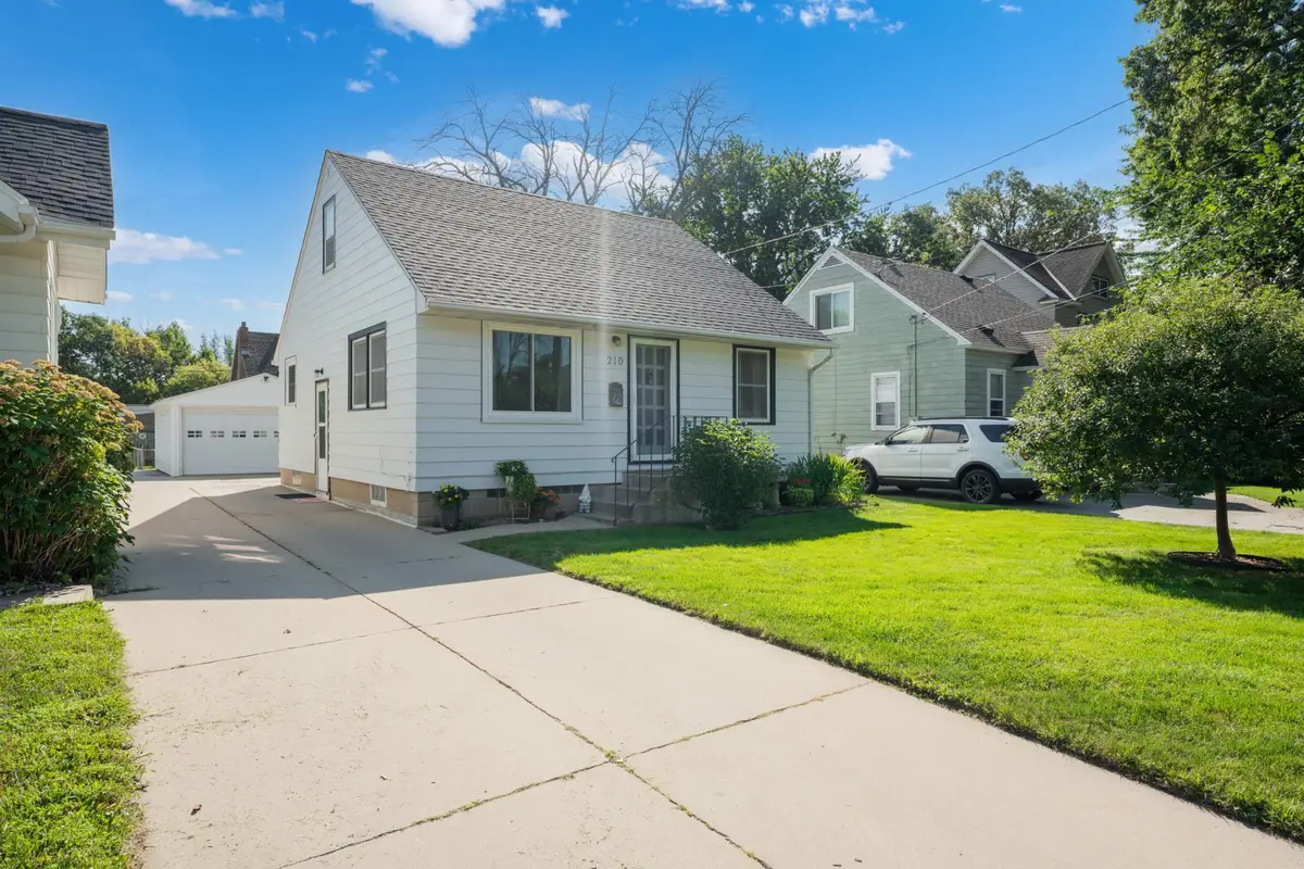 210 11th Avenue Ne, Rochester, MN 55906 - #1