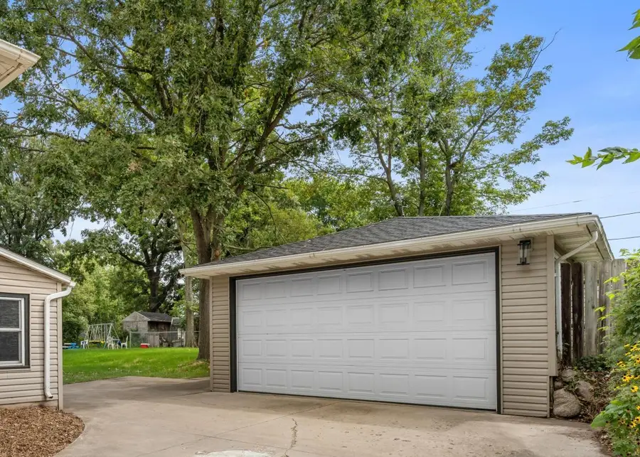 907 Willow Street S, Faribault, MN 55021 - #3