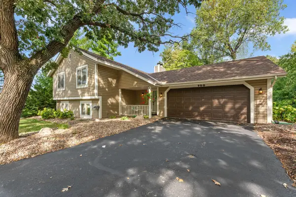 900 Lacota Lane, Burnsville, MN 55337