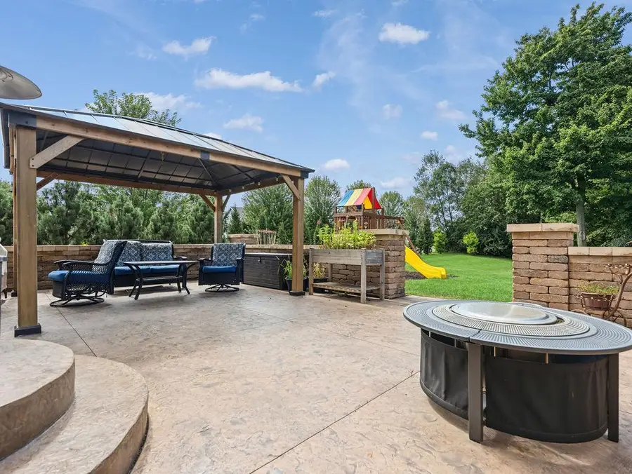 4766 S Oakwood Hills Parkway, Eau Claire, WI 54701 - #2