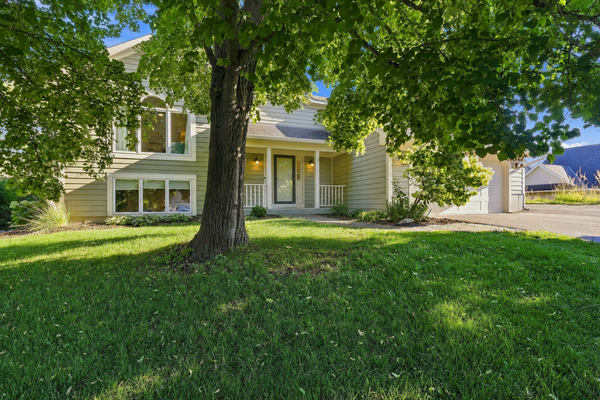 656 E 2nd Street, Waconia, MN 55387