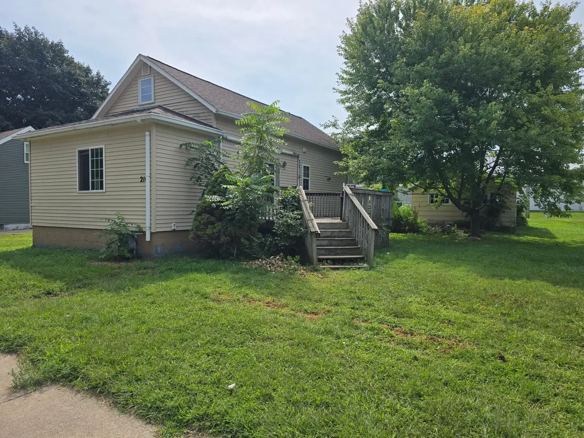 214 E 8th Street, Fairmont, MN 56031 - #1