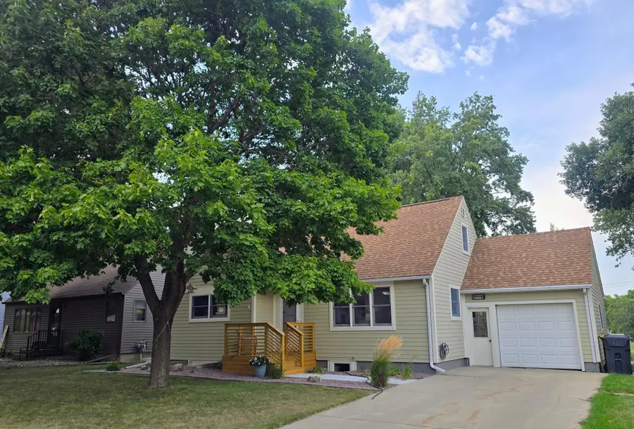819 5th Street Sw, Pipestone, MN 56164 - #2